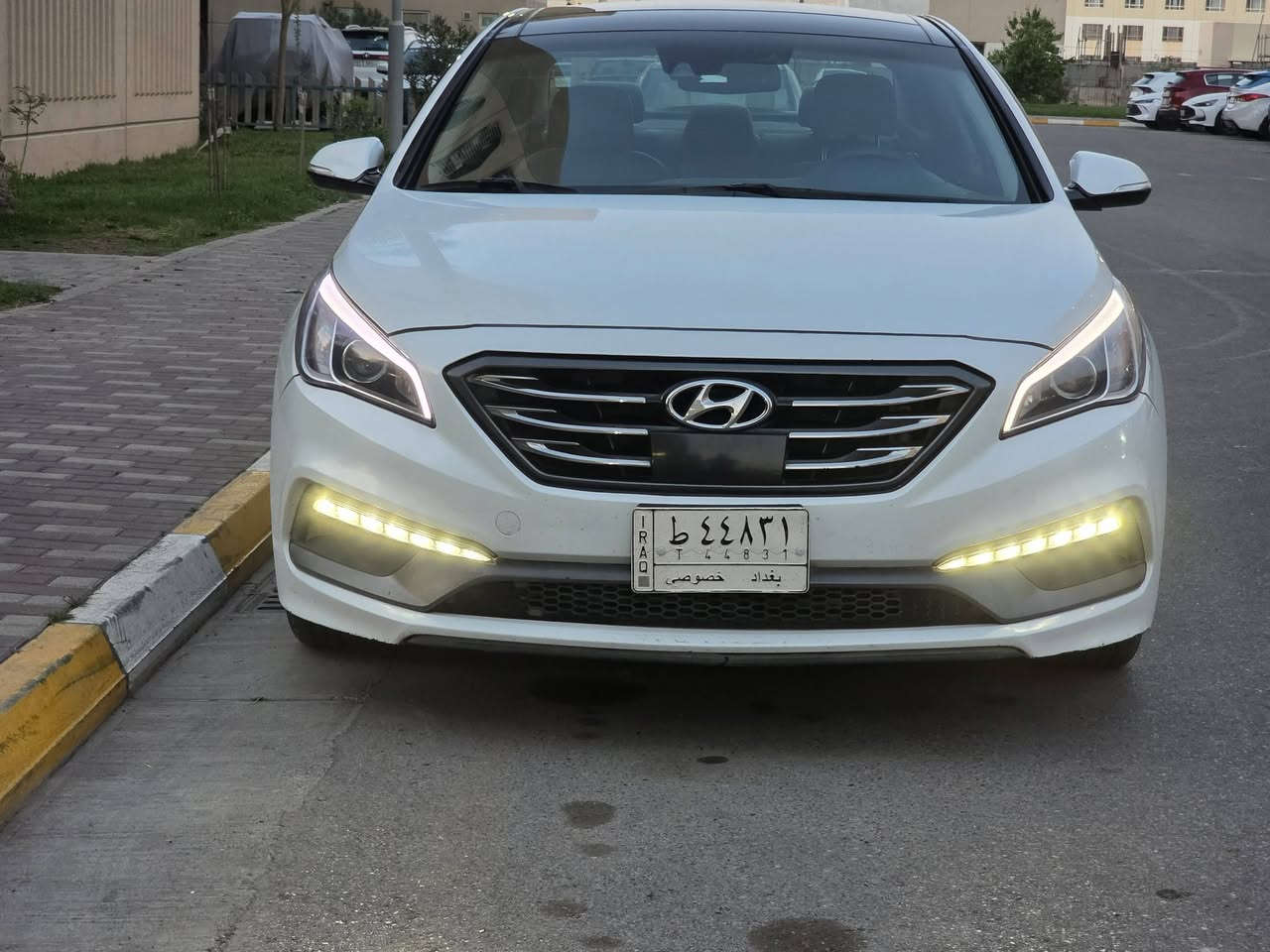 السلام عليكم .
سوناتا وارد امريكي ٢٠١٦ 

المواصفات فول للاخير تجيبلي وحدة بيها شغلة  وحدة مموجودة بسيارتي تاخذها بلاش السيارة

تحديد مسار 

بريك تلقائي

رادار امامي

نقاط عمياء 

كشنات امامية ترحيب وجلد وكهرباء وتدفئة وتبريد وخزن ذاكرة

كشنات خلفية تدفئة 

ستيرن تدفئة 

هاندبريك بصمة

اوتو هولد

بردات خلفية 

بانوراما

تبريد خلفي امامي

زنون بلادي

السيارة بدون صبغ .حادث امامي بنيد مبدل نفس اللون ايرباكات سليمة

دواخل السيارة من شاصي ولغود وكلشي يخص هيكل وشاصي السيارة سليم ومكفول والسليكون مال شركة موجود

سيارة جديدة كلش

السيارة ماشية ٩٦ ألف ميل

موقع السيارة بسماية 

السنوية بأسمي 

السيارة ماناقصها كلشي لاخر حباية  
كتلوكاتها موجودة
بصمتها الاصلية موجودة
كاعيات الشركة موجودة وجديدة

تايرات قبل شهر نشدت من وكالة تاير مول  اندونيسي نوع اكسليرا انتاج ٢٥ 

للتواصل ومعرفة السعر يمكنكك الاتصال واتساب او على الرقم ***********
