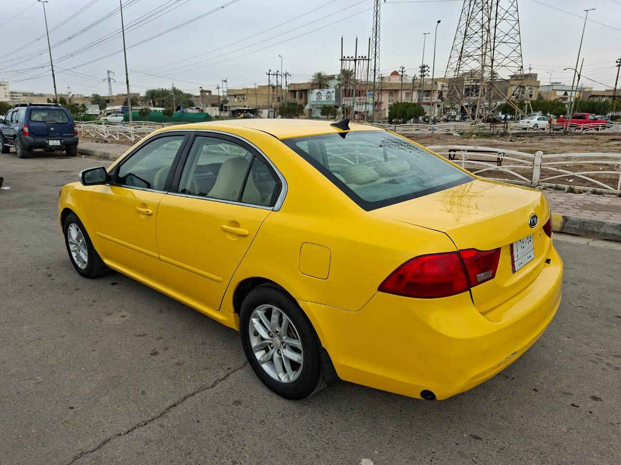 سلام عليكم للبيع وبتمه مديل ١٠ وارد أمريكي حادث حافت ل حوض فقط لا تبديل ليبل واحد مكينه 2400 دوش منضومه غاز تخم تاير ويل كب حداديه جديده تبريد ثلج جاهزه للخير مال جناي رقم بغداد مكان سياره واسط سعر 105 وبيهة مجال ***********
