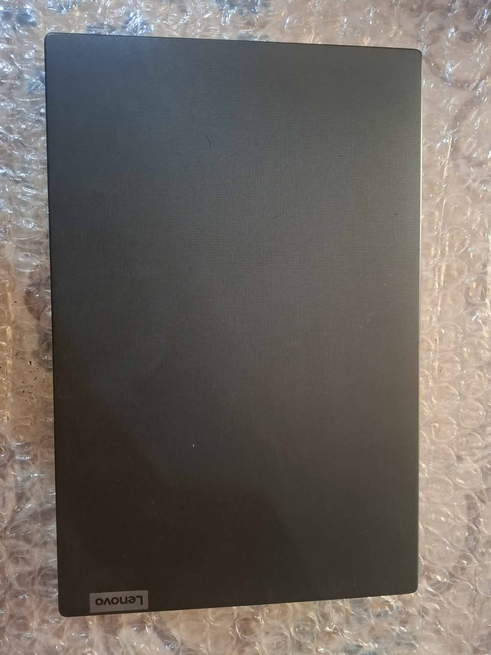 أداء الجهاز في الألعاب عن تجربة شخصية

الجهاز يشغل الألعاب المتوسطة بسلاسة تامة، 
وبعض الألعاب

القوية بدقة 60fps 1080p، ومنها :

Elden Ring

Resident Evil 4 Remake.
أداء ممتاز GTA V

Hollow Knight & Cuphead.

المعالج : 11357-15 Intel Core (الجيل الحادي عشر).

كرت الشاشة : Nvidia GeForce MX350.

الرام: 16GB (82) DDR4 بسرعة 3200MHz.

التخزين 512GB SSD سريع جداً في الإقلاع والنقل).

الشاشة : 15.6 بوصة بدقة (1080×1920) Full HD.

النظام 11 Windows الأصلي مع دعم 12 Direct

🔋البطارية تدوم من 2.5 إلى 3 ساعات تصفح حسب

الاستخدام.

الشحن يدعم الشحن السريع بشاحن أصلي 65 واط.

الإضافات يأتي مع ستاند مروحة تبريد خارجية تعمل عن

طريق USB للحفاظ على برودة الجهاز أثناء اللعب. النجف, العراق


**إذا كنت صاحب هذا الإعلان وتريد حذفه لأي سبب، رجاءا أرسل رسالة إلى الدعم الفني**