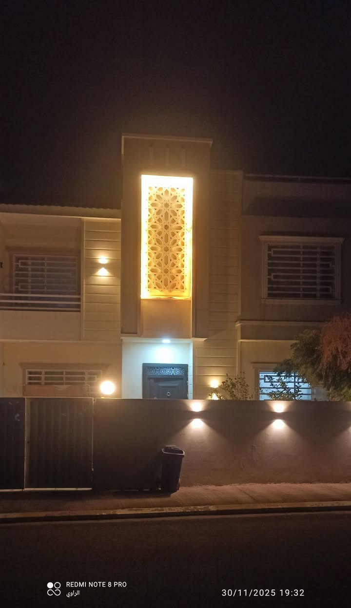 🏡 دار للبيع داخل مجمع عين العراق
 البيت على 'حديقة السعادة' اتجاه الدار شروق  مقدمة ((  ٧٨ مليون قفل ))
🔹 المساحة: 200 متر مربع
🔹 طابقين واجهة 10×20
ملاحظه : الباقي تقريباً ١١٠ مليون تسدد عن طريق المصرف 
القسط الشهري 548.000 الف دينار 
📌 المواصفات:
 & 5 غرف نوم
 $ هول
 $ مطبخ 
 $ صحيات عدد 3 
$ استقبال
$ كراج
$ حديقة
للاستفسار والاتصال:
***********
‏‪***********‬‏ متوفر واتساب
خريطة الدار 👇
