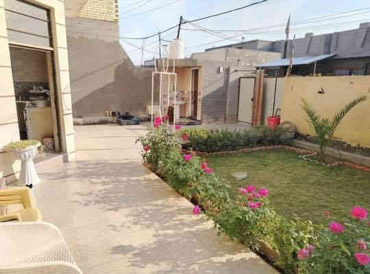 سلام عليكم 
بيت مساحه 300م 
وجه 15 نزال 20 بناء درجه أولى 
سنه البناء 2021/2020 طابوق 
المكان حي الأسرى الزراعي قرب حسينيه ابا الحسن قريب عل شارع الرئيسي 
تفاصيل متكون البيت من 2 غرف نوم واسعه واستقبال معزول وهول معزول وصاله داخليه ومطبخ وصحيات داخليه وخارجيه وحديقه وكراج خريطه حلوه ومرتب 
السعر 135 وبي مجال للأستفسار الأتصال على 
***********
