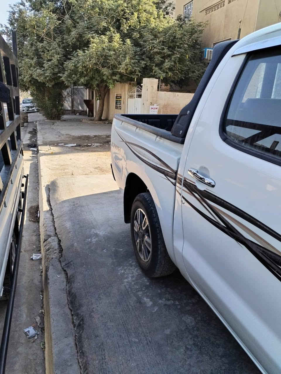 السلام عليكم
للبيع فقط بكم هايلوكس ٢٠١٣
سعودي ام الدعاءسونر موجود كير اوتو 
داخل المنشور والمشي هم داخل المنشور
كير مكينه اكسل بلاد ممفتوح صدر جديد 
عنوان بغداد الشعب رقم ديالى الجديد بسمي
للاستفسار اتصل ***********
سعر ١٩٠ وبيه مجال حك الجية
