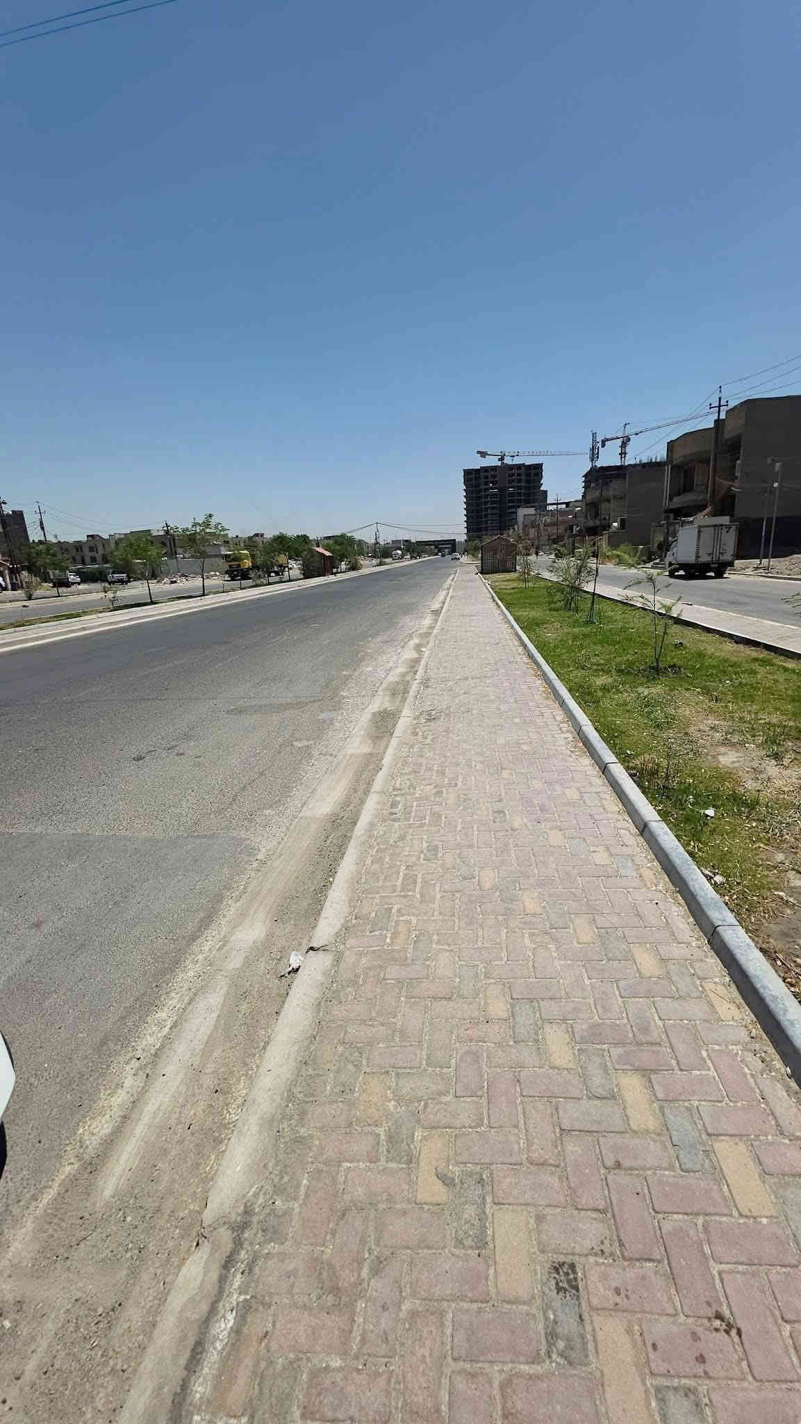 السلام عليكم قطعه ارض للبيع في حي الجهاد منطقه الاساتذه اربع شوارع قرب مجمع حي السلام السكني الجديد 
تبلغ مساحه القطعه ٣٠٠ متر واجهه ١٥ ونزال ٢٠ 
ملاحظه القطعه تقسيم حسب الطلب 
للاستفسار اتصل على هذه الأرقام 
***********
***********
ابو مرام للعقار@
