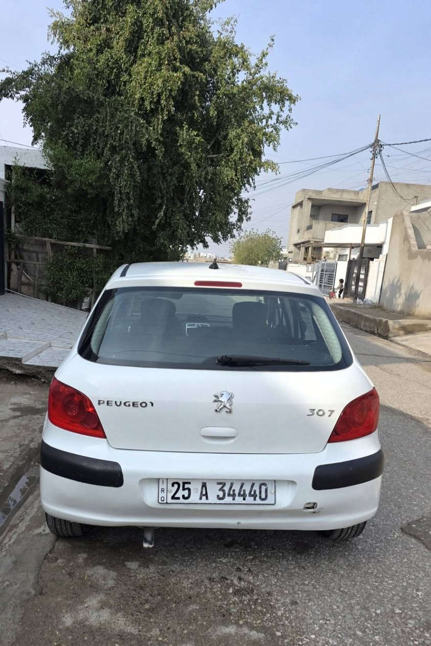يجو فرنسي 307 موديل 2006
 رقم كركوك مشروع وطني سنوية جديد ل 2030 
رقم انكليزي 
دفتر بنزين بيها 
كير ومحرك بالشرط
 تايرات جديدة
 صدر  امامي وخلفي جديد
 السيارة باسمي ثاني يوم يتحول باسمك 
السعر/ 54
 مكاني كركوك 
  ***********
***********

