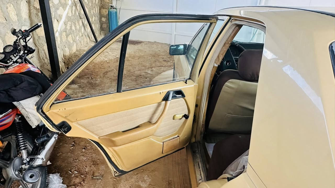 سلام عليكم مارسدس دب موديل 1990 محرك وكير بطة 2500 السعر 55 وبيهة مجال ***********
