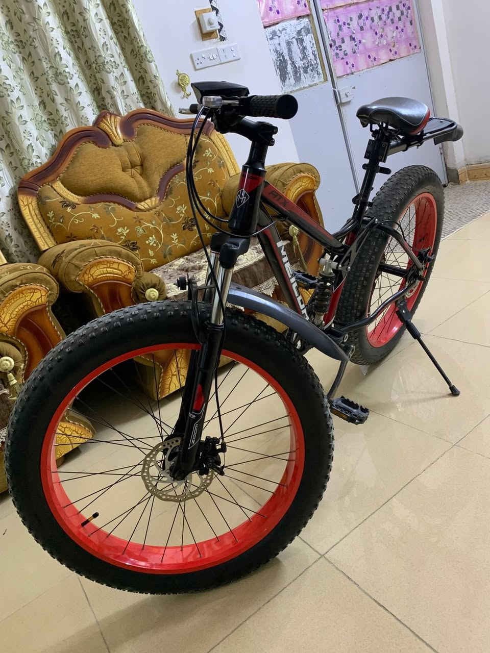 رجاً الي ميعرف قيمته لا يكسر بسعره
مابي اي نقص كلشي شغال 
كلوب خلفي للتنبيه شحن 
كلوب امامي ابيض زنون شحن همات
سعره 150 قفل للاستفسار ***********
