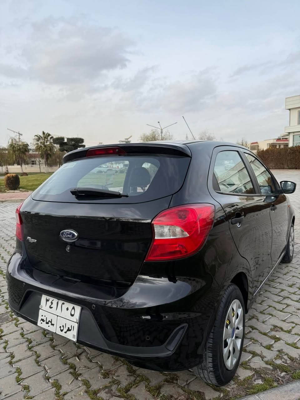 فۆرد فیگۆ 2020
سفری شەریکەی قاصد
 خەلیجی 
‏92,000 Km  ڕۆیشتوە 
دوو بارچة بۆیاخی هەیە ، بێ ناو گرتن بێ ئێر باگ
پشت و پێش کەبس
بەناوی خۆمەوەیە 
ڕۆنی مەکینە و گێر تازە گۆڕاوە 
 1 پەڵی بجووک شوین ساردی هەیە و قەڵەمکاری هەیە   
قایشی مەکينە گوڕاوە
تازە سێرفز کراوە و هەوو سێرفزاکانی لە شەریکە کراوە
مەکینە و گێر بە شەرت

نرخ : 83,000$ 
مەجالی کەمی هەیە 

فورد فيغو 2020
صفر شركة القاصد
خليجي
ماشية : 92,000 كم

السيارة بيها قطعتين صبغ فقط، بدون دواخل وبدون ايرباك
بجم كبس 
سياره باسمي 
شرط التحويل

دهن المحرك والگير جديد مبدل
بيها شبر بارد و تكحيلات
قايش الداينمو مبدل 
مسويلها سرفز جديد و كل سيرفزاتها شركة

الگير و المحرك شرط 

السعر: 83,000$
و بيها مجال بسيط

                                                               رقم
*********** السليمانية, العراق
