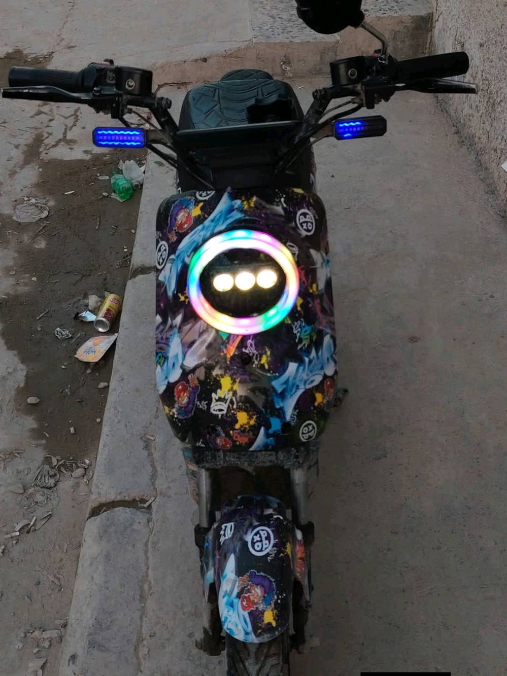 سلام عليكم دراجه شحن نظيفه موديل ٢٠٢٥ سعرها ٣٠٠ الف وبي مجال مكاني  بغداد الحريه