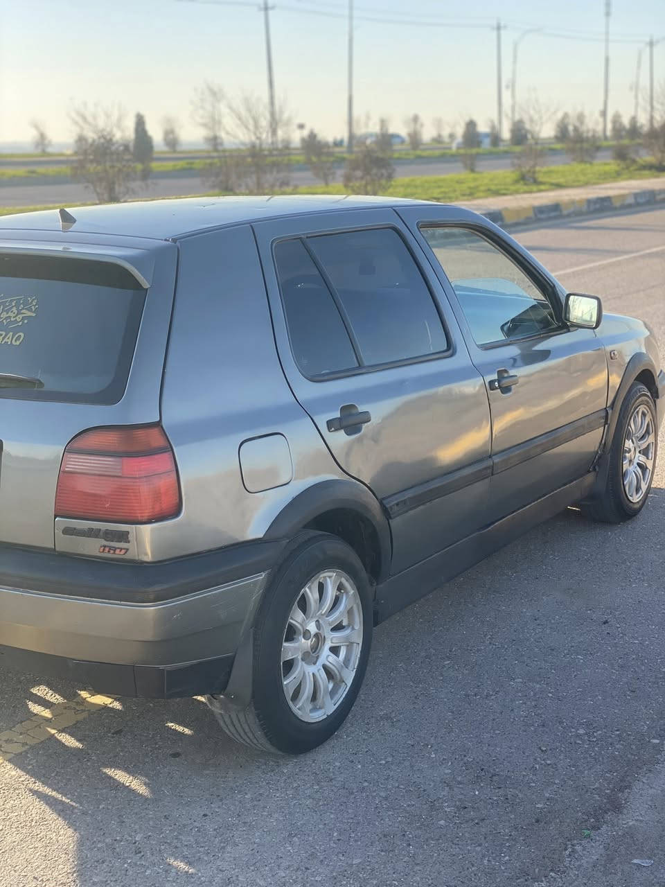 السلام عليكم.                                                                 كولف م1993 
كير عادي 
محرك 0.8
تبريد 
بور ستيرن 
مصبوغه جماليه فقط 
كوبون بانزين 
مكانها موصل ايسر 
باقي التفاصيل ***********
