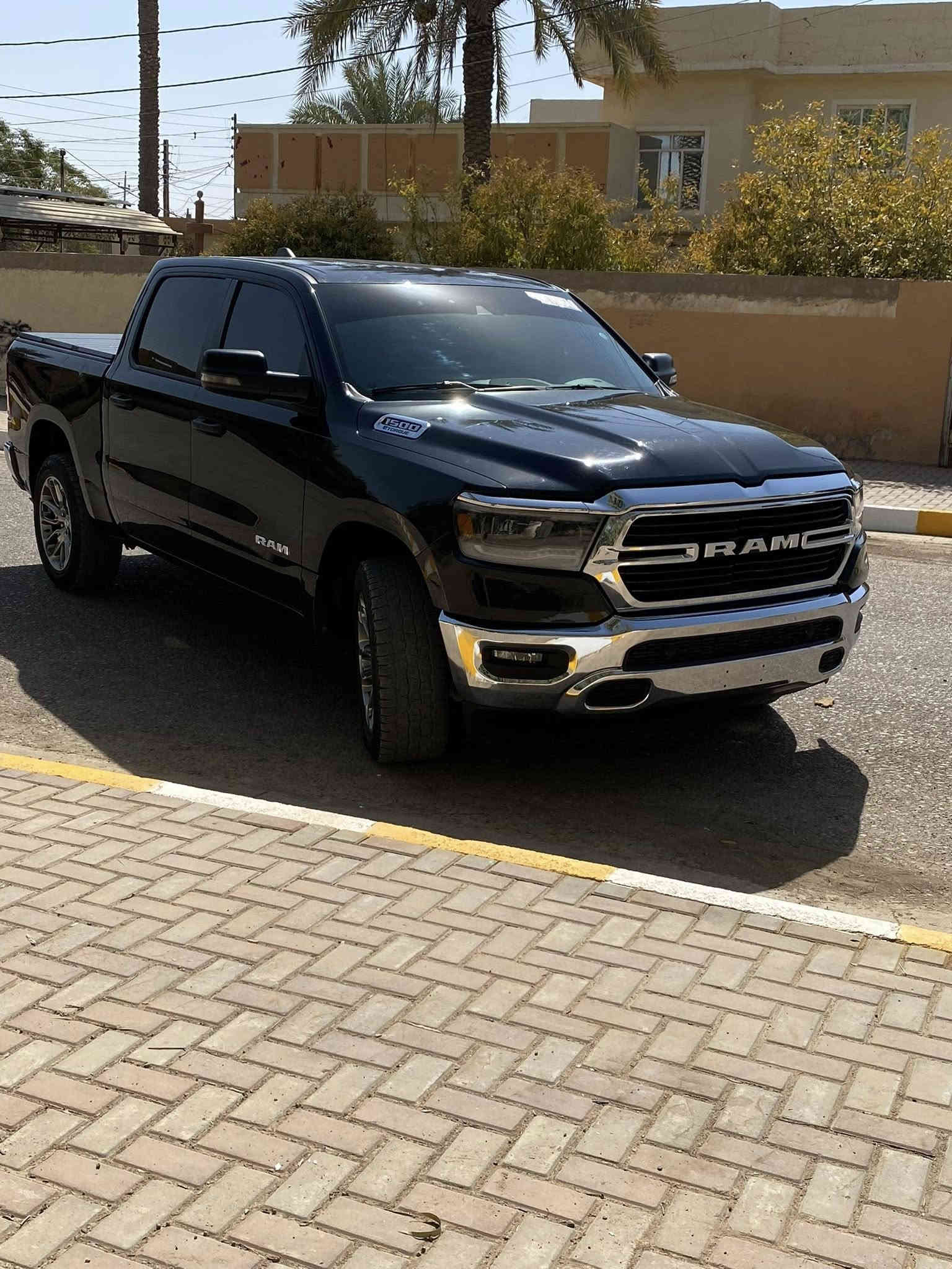 دوج رام 2023  بك هورن السيارا باب طويل بدي قصير 4X4 ويل منافذ شحن صبغ بنيد فقط جاملغ بي شويه بارد ماشيه 39 mil السيارا ويل لمتد تخم تاير  بسمي بدورن رقم بدون ايرباك  سيارا سعرها  240 بيها شويه مجال تعال جيك وشوف تدلل 
🦬🦬🦬🦬🦬محرك 6 سلندر اي تورك مابيها اي نقص
***********اتصل تدالل
