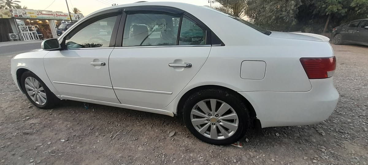 السلام عليكم سوناتا للبيع موديل ٢٠٠٧ محدثة ٢٠١٠ محرك ٦ بيها ثلاث قطع صبغ وقطعه تبديل بلادي السونار مرفق مع الصور رقمها ديالى سعرها ٩٨ وبيها مجال بسيط مكان بعقوبة العبارة  رقم الهاتف ***********
