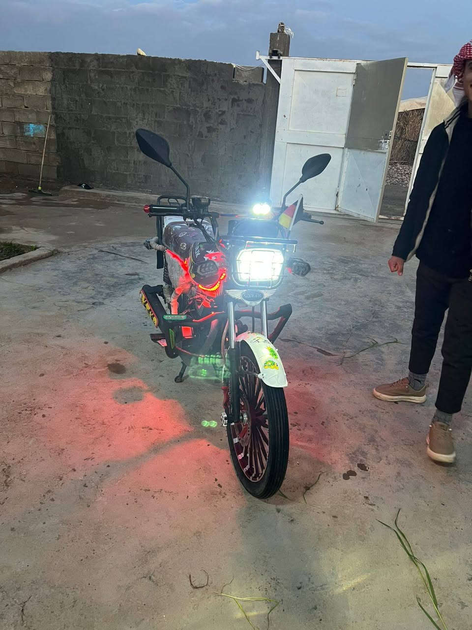 السلام عليكم
للبيع سولنك موديل 2024 الشكل 2025 محرك بلادي سبانه ممدوده عليه 
فولل كماليات 
السعر خاص،
الاستفسار ***********
