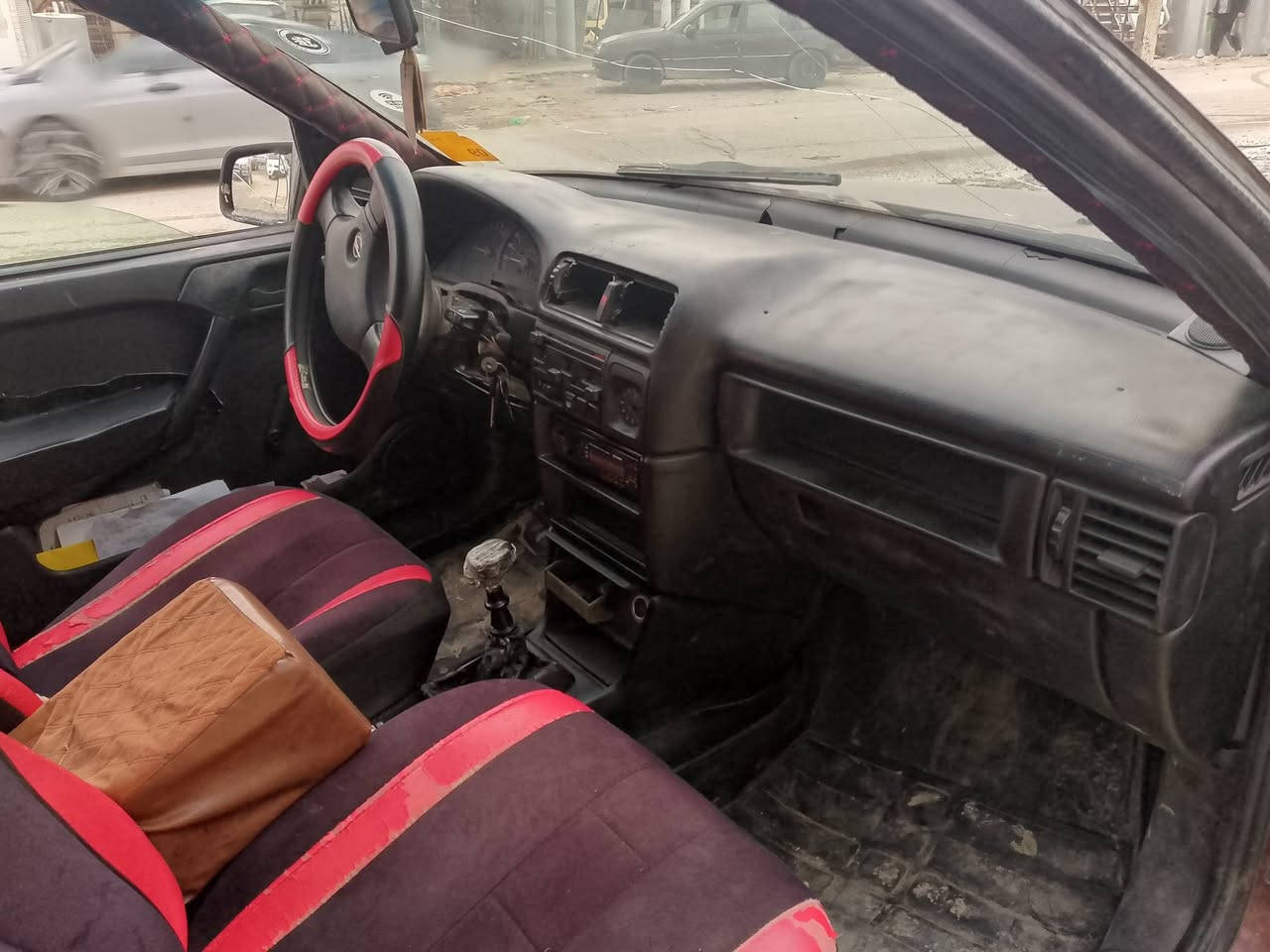 فكترا للبيع موديل 92 كابون بانزين بيها كير محرك شرط حجم 18 رقم الماني سنويه خضره بيها شوي معجون بدايه السقف *********** السعر 30 وبيها مجال
