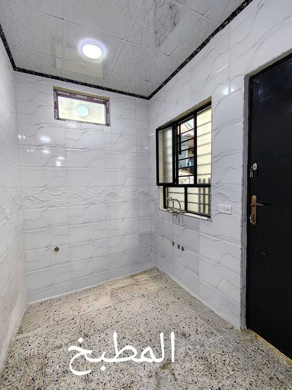 بيت للبيع موصل حي الانتصار خلف صيدليه الميار مساحه 100 متر فول مواصفات بناء حديث ملك صرف سند طابو الزهور سند حديث طابق ونص زيرو ما مسكون استلام فوري السعر والاستفسار الاتصال على هذا الرقم مكتب ابو خالد العقار شارع 60 مقابل سنتر الانتصار اكثر استفسارا على الارقام التاليه ***********رقم***********
