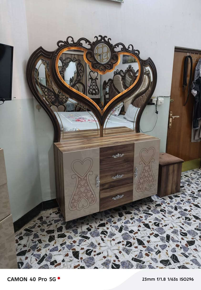 إسلام عليكم غرفه تركيه نظيفه كلش سعره مليون و ٢٠٠ وبيه مجال مكانه أطراف الشعله مامتواجد علفيس رقم ***********
