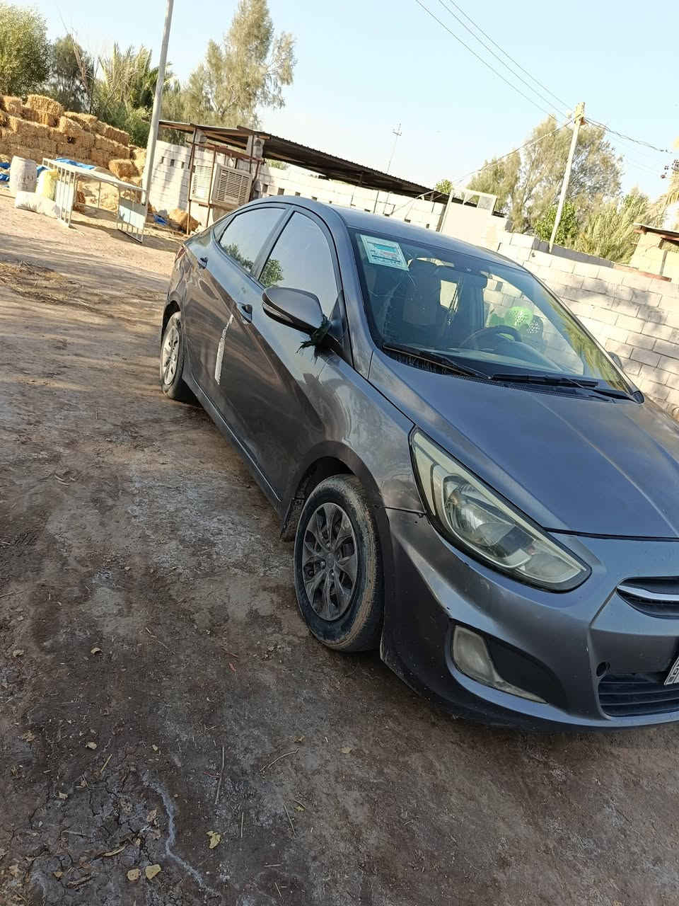 اكسنت موديل 2016
 محرك 1600  
بيه طخات بارد فقط ما واصل للدواخل موضحات بلصور + صبغ قبق جنطه بدون معجون  منظومة لتبريد عايزه اصبع مال كمبريسر فقط  جديده  تخم تاير جديد 
 مكاني نجف 
سيارة تحويل ثاني يوم 82 وبيه مجال بسيط 
***********
