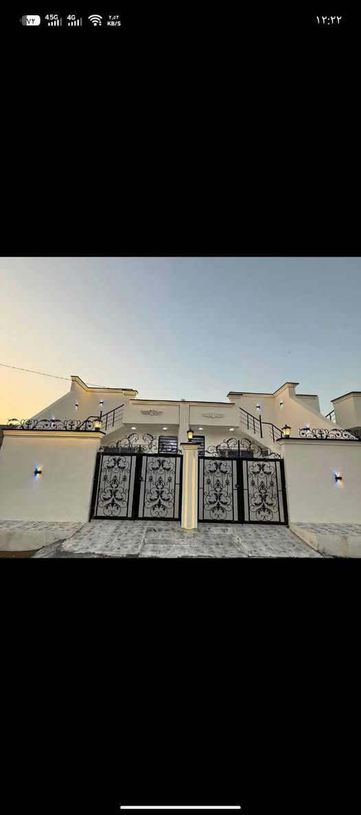 السلام عليكم بسعر مناسب للبيع بيت  مساحه 100متر جديد صفر مامسكون فول سراميك نضام تبريد مركزي واجة فلين تركي ابواب تركي عنوان كركوك حي بدر    السعر ٣٩ بي  مجال تواصل ***********
وايضا لدينا بيوت 
١٠٠ مربع
١٠٠ طول
وهيكل
