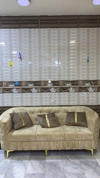للبيع تخم عشر مقاعد سعره 450 وقنفه ثلاثيه سعره 125 العنوان بغداد حي ال...
