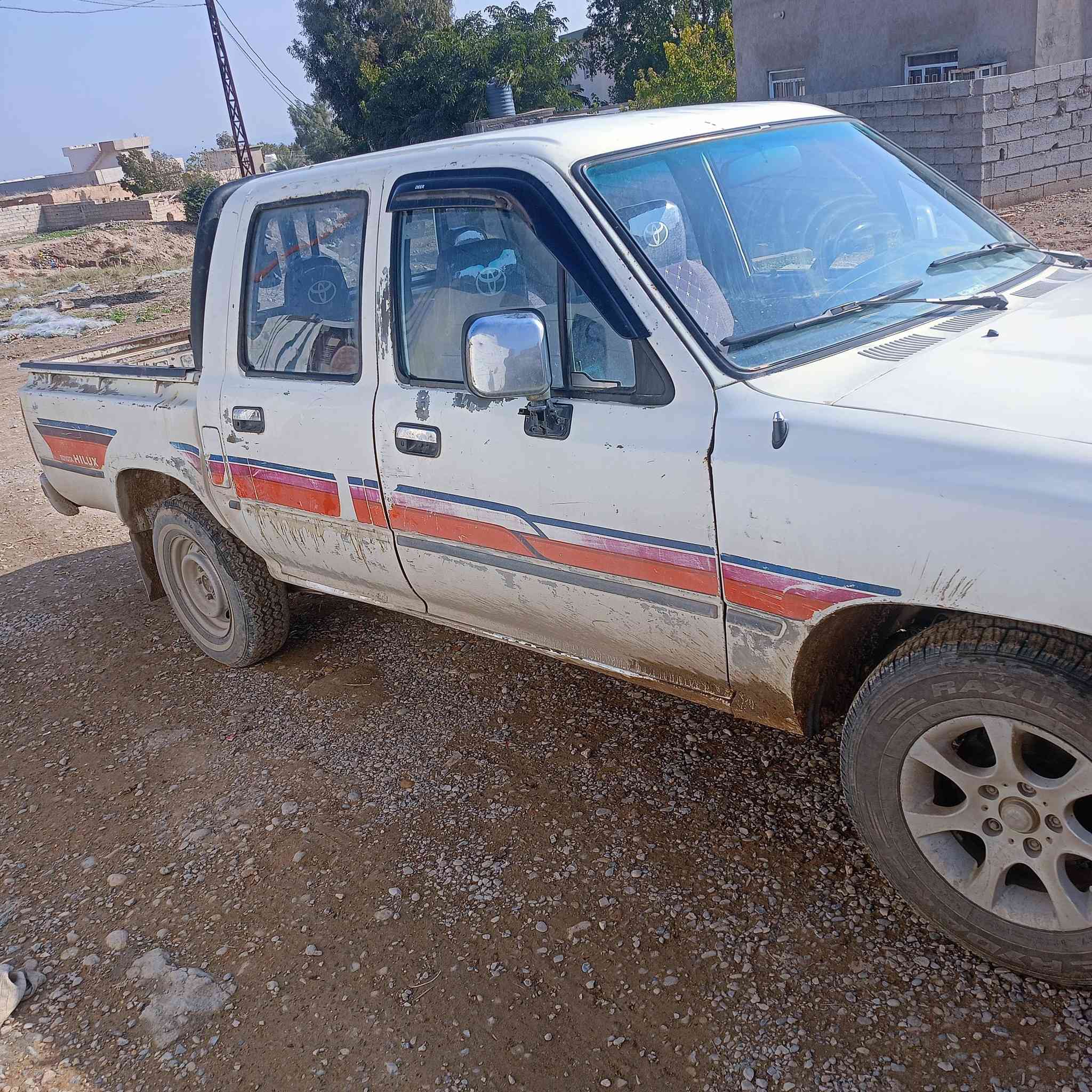 السلام عليكم بيكم للبيع موديل 90 لعنوان ديالى بسمي سعر 44بيهة مجال بصيط (***********)
