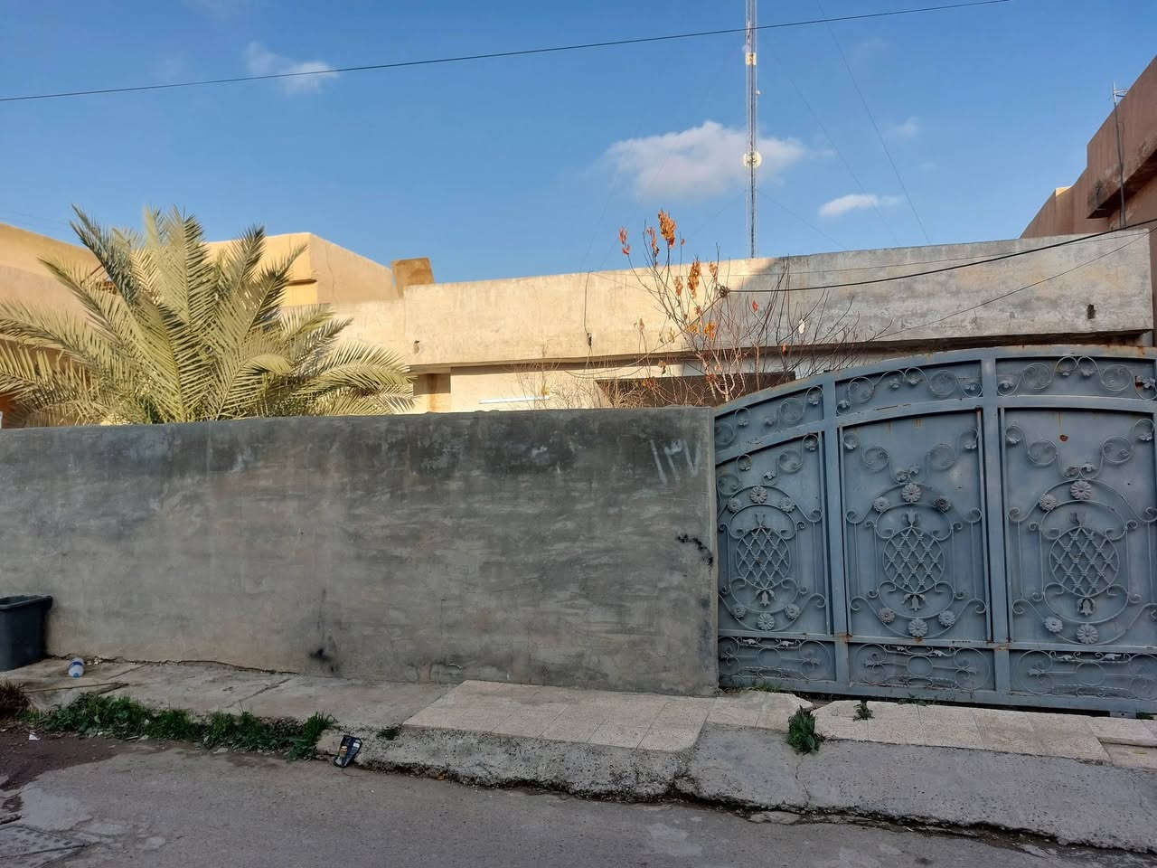 🏡 بيت للبيع موقع مميز!
🔹 المساحة: 300متر مربع
🔹 الأبعاد: وجه 15 × نزال 20
الموقع: تكريت – الجمعية – ثاني فرع من شارع مدينة الألعاب العريض - 
 

📞 للاستفسار والمراجعة:
مكتب المتوكل للعقار
العنوان: تكريت – شارع الاربعين- قابل مدينة الالعاب مجاور مشويات الطربولي 
📱***********  للتواصل: سيد طه الرفاعي 

نستقبل جميع العروض العقارية من بيع وشراء وتأجير:
🔹 دور سكنية
🔹 قطع أراضي
🔹 عمارات ومحال تجارية
🔹 شقق محلات
📢 سوّق عقارك معنا بكل ثقة
