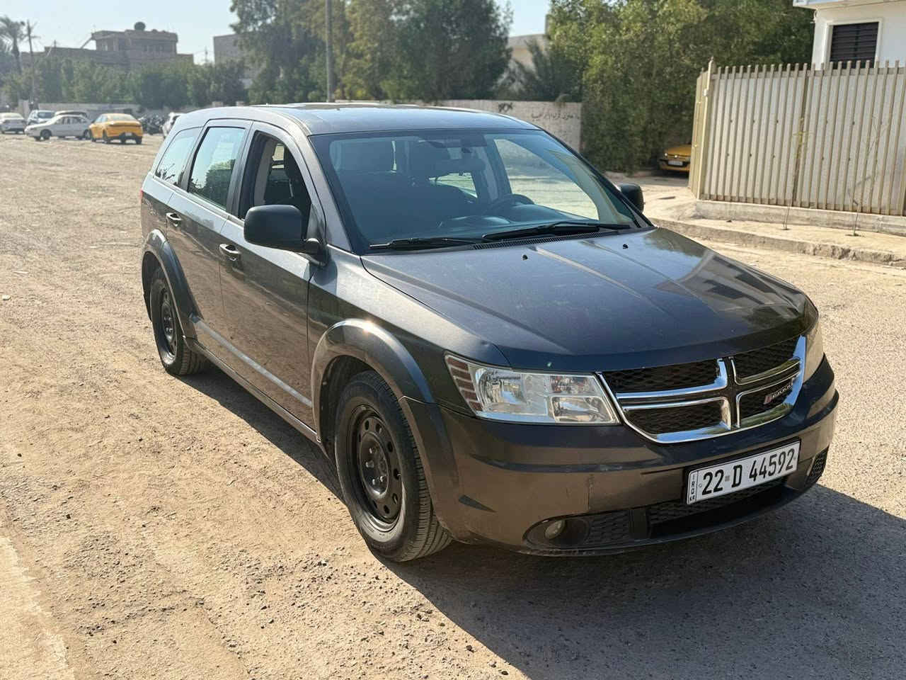 سلام عليكم
للبيع دوج جورني
موديل 2015 
بيه طخه بل بنيد
صبغ بل جنطه قليل 
محرك 2400 
خمسه راكب
بصمه 
تحكمات فول 
السعر 102 ورقه
مكان سياره بغداد بلديات حي تجار
اتصال على رقم ***********
