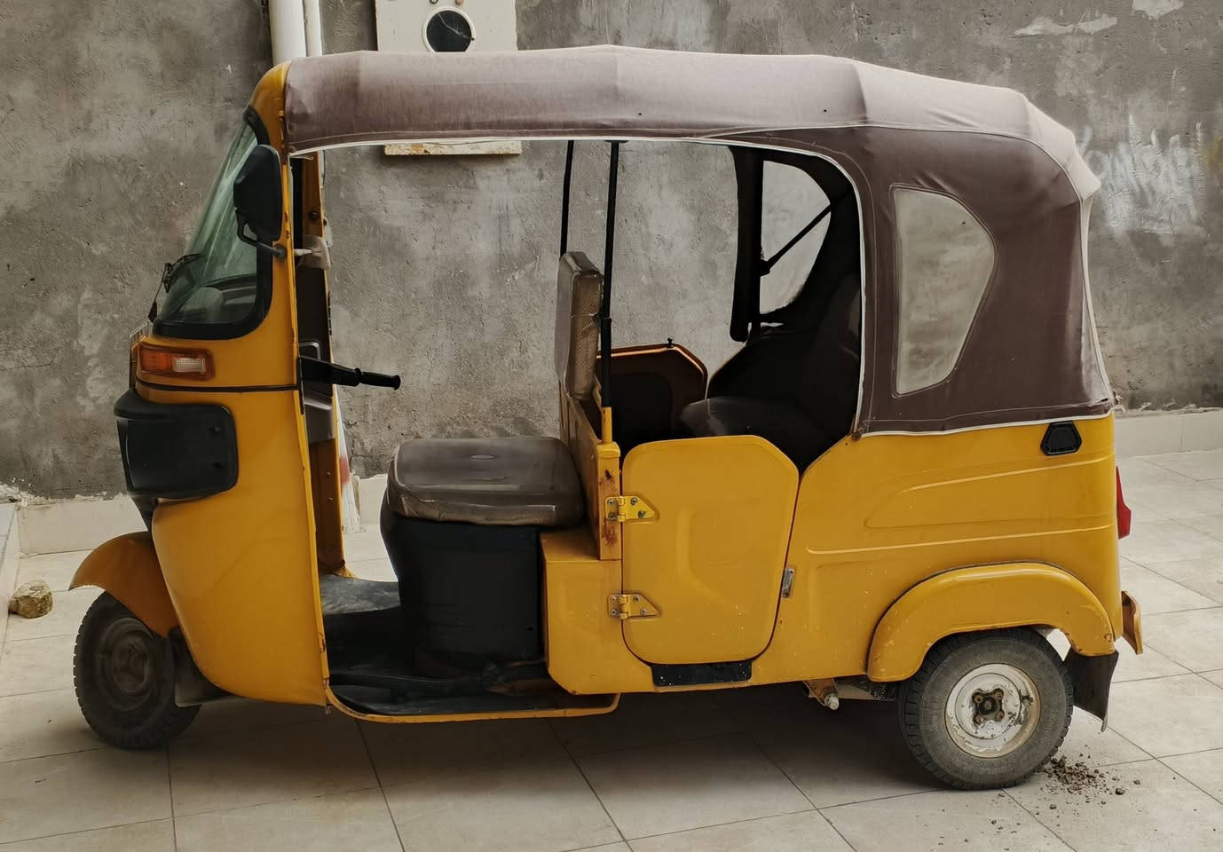 سلام عليكم
تكتك 2021 رقم بصرة و سنوية باسمي
مكينه مجفته شركة شرط لا تبخير و لا تنقيص 
اكسل كهربائيات كله شغالة بيه خياسات قليلة
لايت زنون
رقم الهاتف***********
