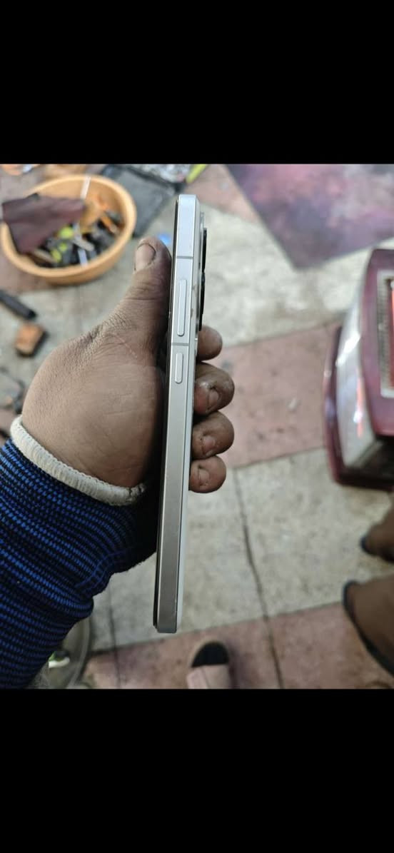 جهاز نضيف بي بس خط بل شاشه مو فطر لا بس خط وموضح بل صوره وضهره مفطور وذاكره الجهاز 512كيكه ولرام 12+12 يعني 24 ويدعم 120 فريم بل ببجي ومعالجه قوي ومواصفاته حلوا الجهاز بدون ملحقات السعر 275 وبي مجال حك جيتك مكاني البصره الزبير المربد الجديد رقمي ***********
