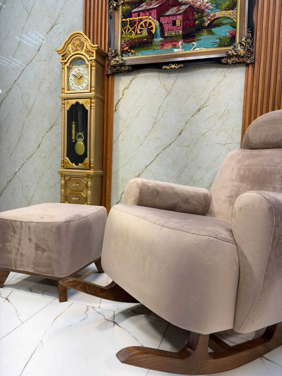 🌟 كرسي هزاز مع طابورية 🌟

راحة وأناقة بتصميم عصري يضيف لمسة مميزة للبيت 🏡✨

✅ كرسي هزاز مريح جداً
✅ مع طابورية مطابقة
✅ قماش ناعم وكوالتي عالي
✅ قاعدة خشبية قوية ومتينة
✅ مناسب لغرفة الجلوس أو زاوية القراءة والاسترخاء

🎨 متوفر بعدة ألوان: ⚫ أسود
🤍 سكري
🩶 رصاصي مع سكري

💰 السعر: 225 ألف فقط

🚚 التوصيل متوفر لجميع المحافظات

📩 للحجز والاستفسار راسلنا خاص، الكمية محدودة. 🔥

#كرسي_هزاز #اثاث_عصري #ديكور_منزل #اثاث_راقي #غرف_جلوس #ديكور_عراقي #تسوق_اونلاين #بغداد #العراق #عروض_الاثاث #ترند #اكسبلور


**إذا كنت صاحب هذا الإعلان وتريد حذفه لأي سبب، رجاءا أرسل رسالة إلى الدعم الفني**