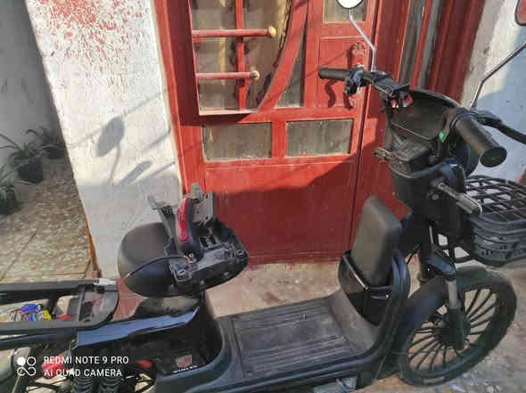 سلام عليكم دراجة شحن 5 بطاريات دراجة مكفولة بس العقل خربان الشاير شغالة الشاشة شغالة كلشي بية شغال مكفول  السعر 300 بية مجال رقم الهاتف ***********
