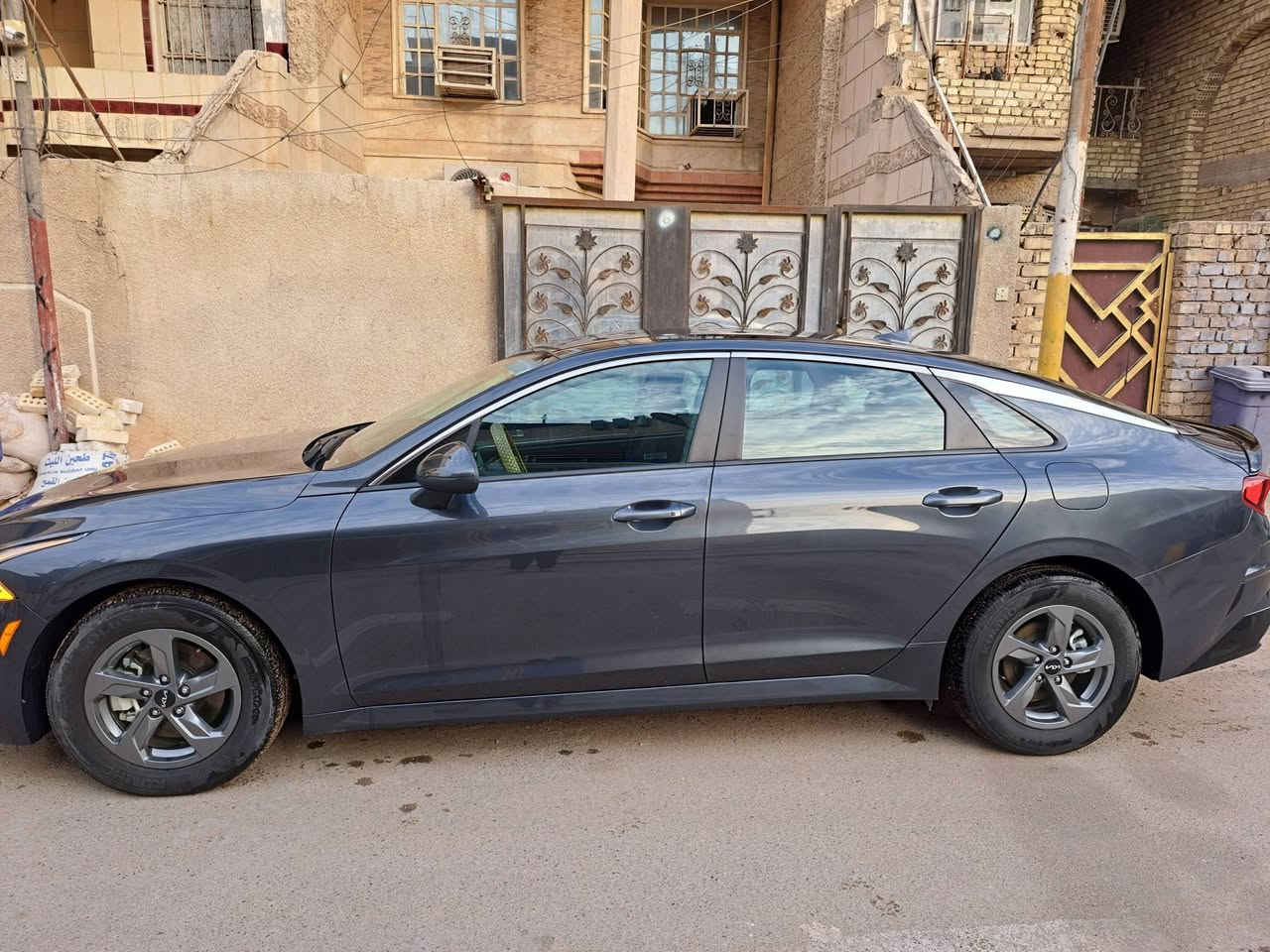 السلام عليكم 
K5 lxs 
رصاصي غامق شذرة 
موديل ٢٠٢٣ 
رقم بغداد بأسمي 
وارد امريكي ضربة خلفية تبديل جنطة تفصيخ ومصبوغ ودعامية مصبوغة تعديل بارد بالحوض وصبغ بالبدنة وبيها  بارد وتكحيل كارت.  السيارة مبولشة وجاهزة 
ماشية ٢٢ الف ميل 
مواصفاتها معروفة 
تشغيل بصمة وبصمة ابواب وصندوق 
تشغيل عن بعد 
رادار امامي وخلفي وجانبي ( نقطة عمياء )
شاشة كار بلي واندرويد اوتو 
جنطة ذكية تفتح عند الاقتراب 
والبقية معروفات 
تصليح درجة أولى ولون مطابق 
السعر 178 وبيها مجال قليل 
واتساب ***********
عنواني شهداء السيدية 
تحياتي للجميع
