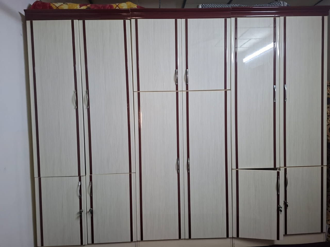 سلام عليكم غراض للبيع للتواصل واتس ***********
الاسعار

كاونتر 100 الف 
كنتور 250 الف
غساله 150 الف
طاوله كرة 10 الاف
