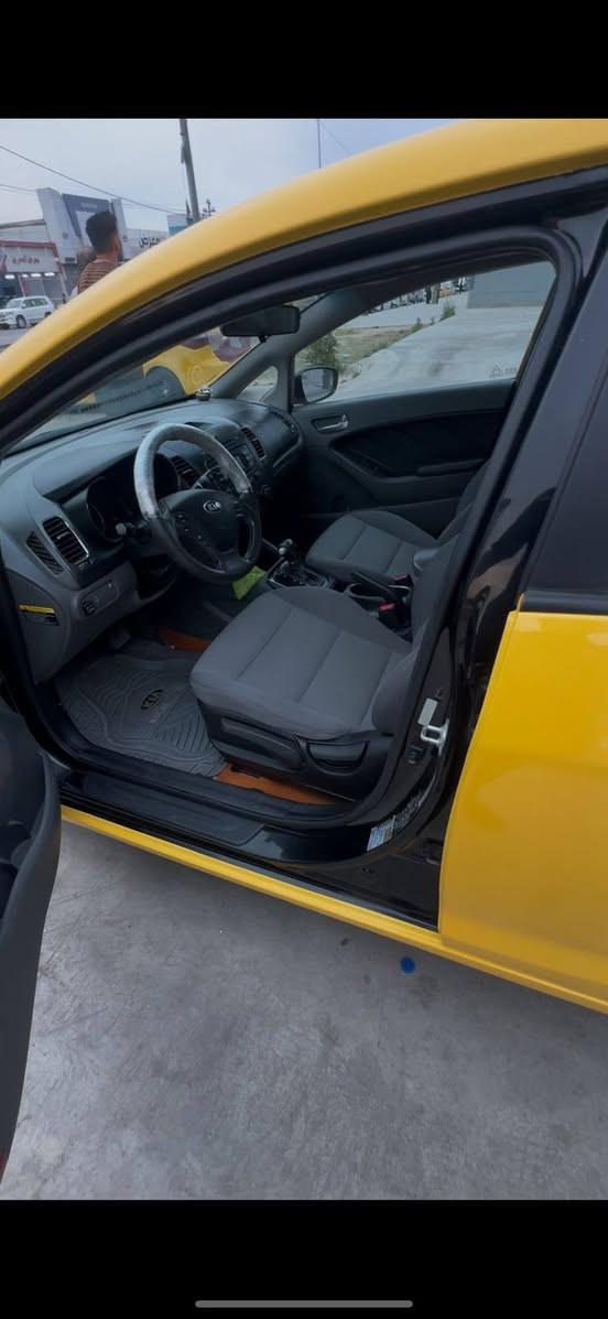 السلام عليكم كيا فورتي موديل 17 وارد امريكي حادث بنيد فقط بدون دواخل كير ومحرك ما مفتوح سياره جديده معنى الكلمه مال جناي سياره جاهزه من كل النواحي مكان السياره بغداد لا حد يراسلني مكلف بالنشر هذا رقم صاحب السياره***********
