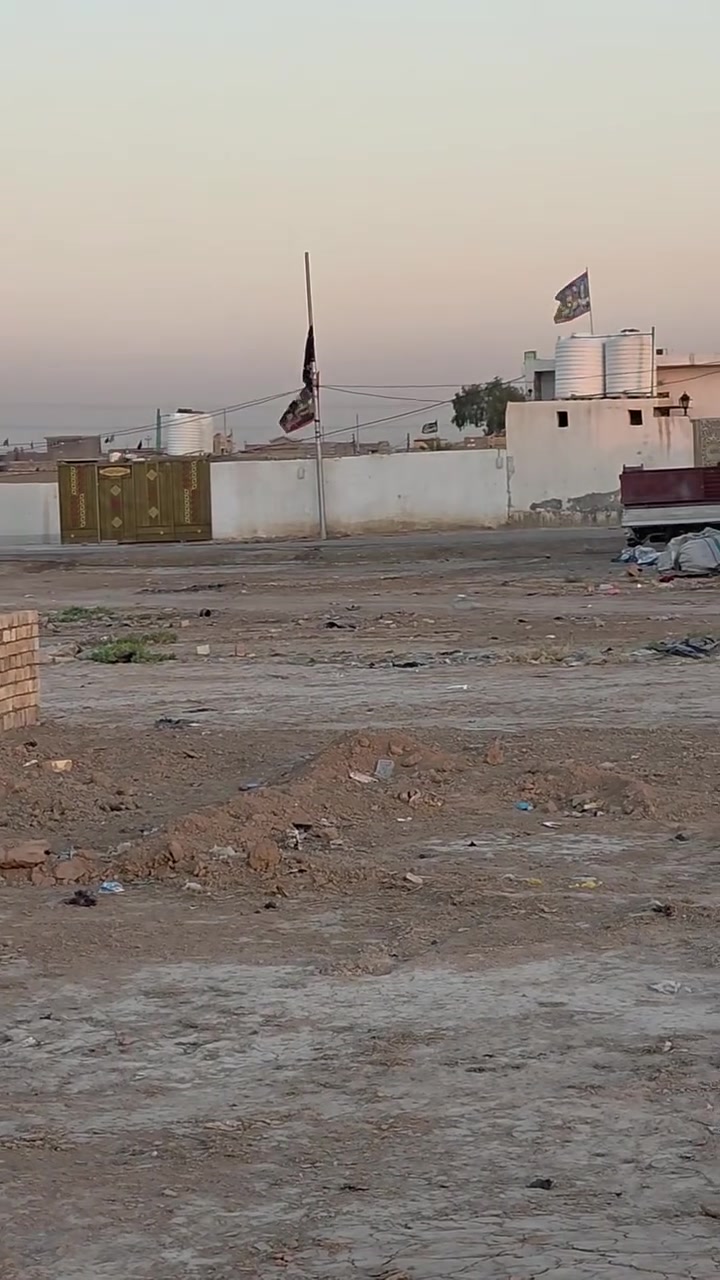 السلام عليكم قطعة ارض خلف معرض الرحمن  جنس الارض زراعي مساحتها 400 واصل كافة الخدمات  مقابل النازحين رقم الاتصال***********    ***********
