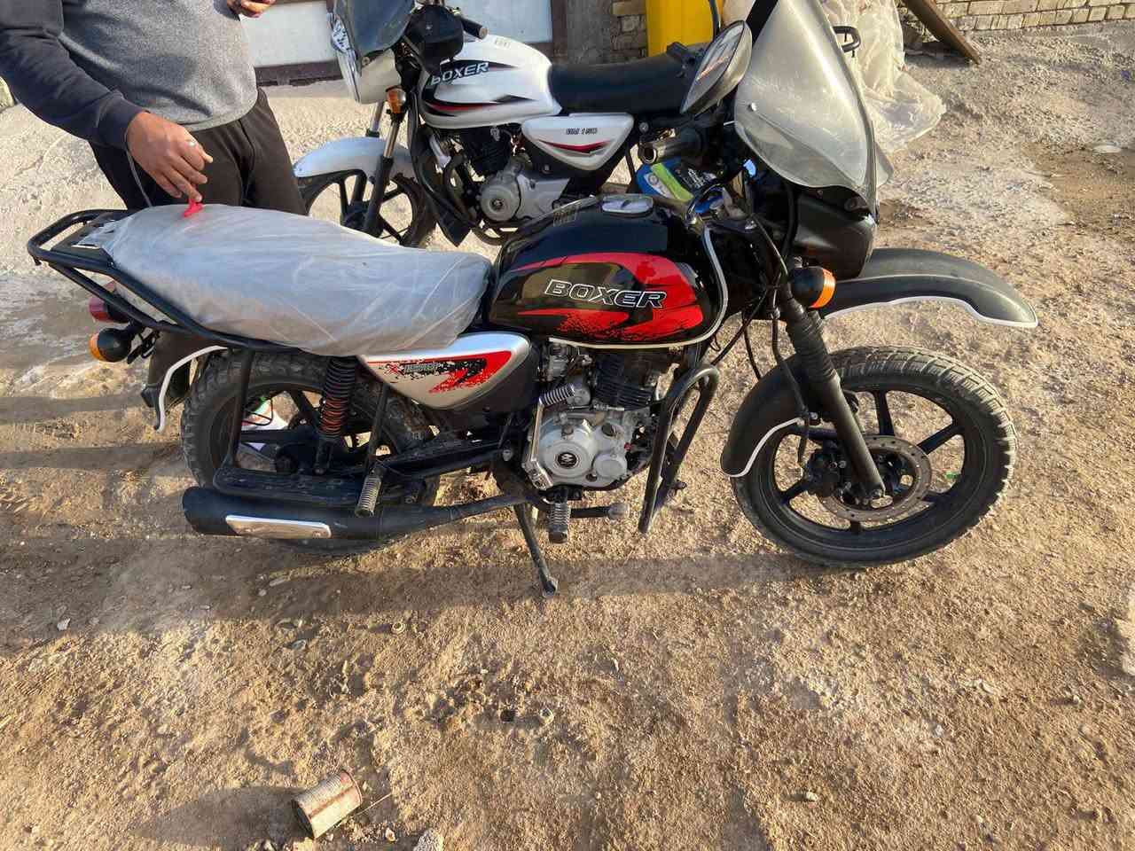 السلام عليكم بوكسر جبلي 23وراق سحب دراجه نضيفه مابيه اي نقص سعره مليون و100وبيه مجال التصال ***********
