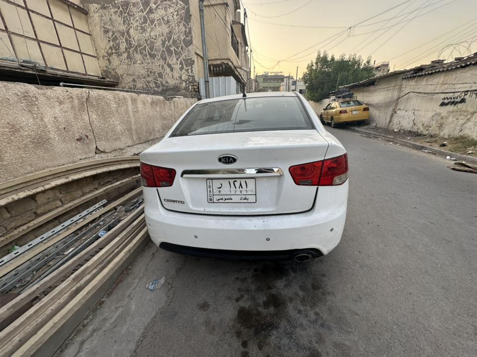 سلام عليكم اخوان
سيارة سيراتو خليجي 2013 
ماشية حاليا 128 الف و قابلة للزيادة 
سيارة : بصمة 
تحكم ستيرن 
فتحة 
حساسات خلفيه
مرايا شفط
سيارة نظيفة ماا بيه اي ضربة 
فقط هناك خدوش بسيطة

سعر سيارة 107 
مكانها بغداد / حي الحسين 
للتواصل ع رقم الهاتف
***********
***********
