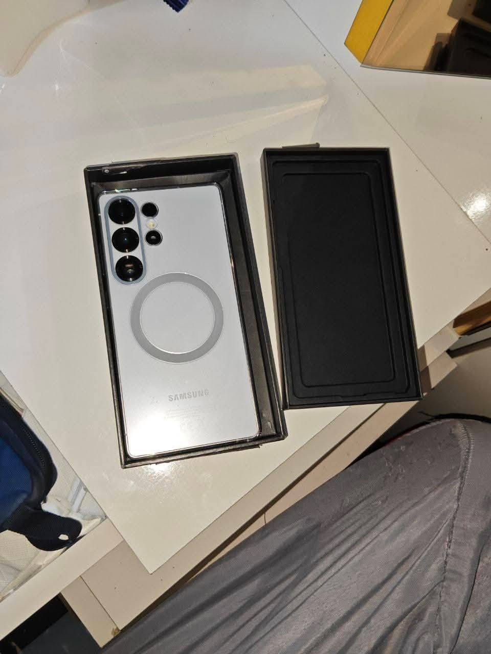 جهاز اس الترا ٢٥ ذاكرة ٢٥٦ للبيع السعر مليون ومية وخمسين العنوان الناصريه لشطره   الجهاز جديد صاله شهر تلفون من اخذته رقم راعيه  ***********
