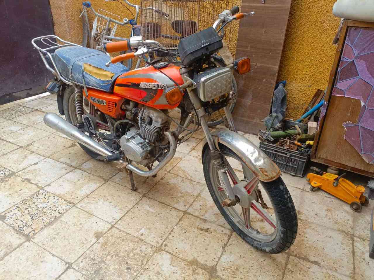 السلام عليكم دراجة ايراني ارشا للبيع شغاله كامله 4كير السعر450وبيه مجال الطيبين اوراق كامله***********
