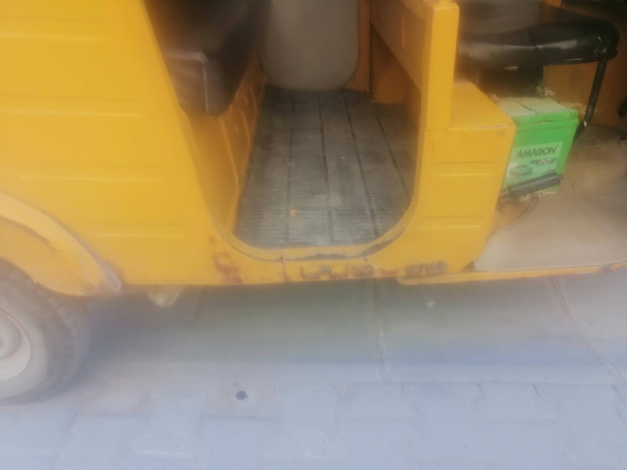 سلام عليكم تكتك للبيع موديل ١٩ نضيفه حلوه بس بيه تنقيص مرقمه السعر ٥ و٧٠٠ مكانب بغداد حي أور خلبر عل رقم وتدلل ***********
