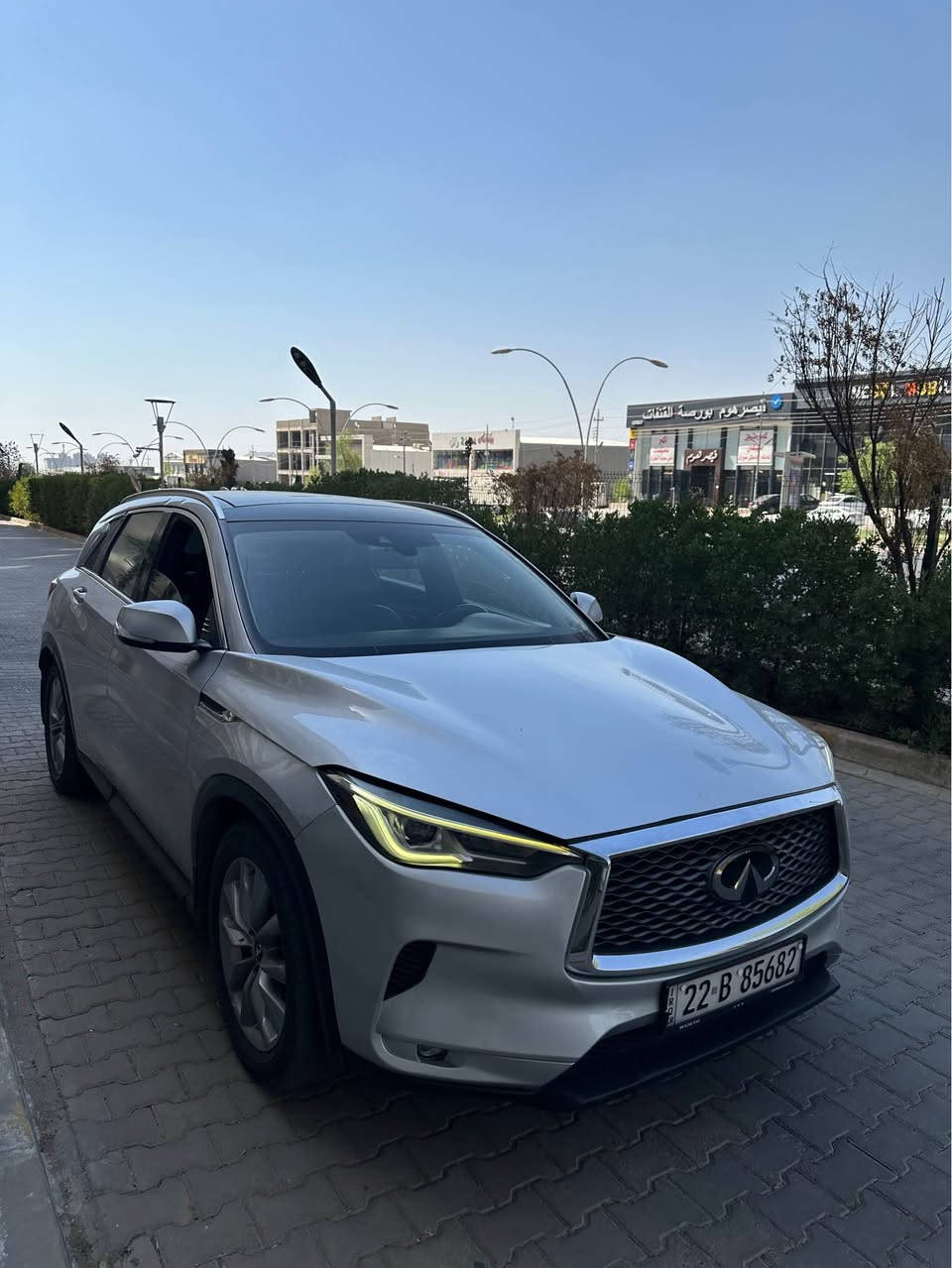 📣 للبيع او مراوس مع سياره كهرباء 
: إنفينيتي QX50 موديل 2021 - فئة LUXERY
بيانات السيارة الأساسية:
 * الماركة والطراز: إنفينيتي QX50.
 * سنة الصنع: 2021.
 * الفئة: LUXE ).
 * رقم الشاصي : 3PCAJ5BA1MF111863
 * نوع الدفع:  أمامي).
 * الحالة: (قطعتين صبغ بابين السكن ) 
و (الممشى : 38mi).
🚀 الأداء والمحرك
 * المحرك: 4 سلندر، سعة 2.0 لتر توربو (VC-Turbo).
 * ناقل الحركة: CVT بتقنية متطورة لراحة القيادة وتوفير الوقود.
 * ميزة فريدة: أول محرك في العالم بتقنية "نسبة الضغط المتغير" الذي يجمع بين قوة الـ 6 سلندر واقتصاد الـ 4 سلندر.
✨ المواصفات الخارجية
 * سقف بانوراما كهربائي بالكامل.
 * إضاءة LED أمامية وخلفية مع إضاءة نهارية مميزة.
 * جنوط ألمنيوم مقاس 19 إنش بتصميم رياضي.
 * حساسات خلفية للمساعدة على الوقوف.
 * شنطة خلفية تفتح وتغلق كهربائياً.
🛋️ المقصورة والراحة الداخلية
 * مقاعد جلد فاخرة (لون اسود )
مع تحكم كهربائي.
 * نظام ترفيه بشاشتين لمس (نظام إنفينيتي InTouch).
 * دعم نظام Apple CarPlay و Android Auto.
 * نظام تشغيل السيارة عن بُعد.
 * نظام دخول ذكي (بصمة) وتشغيل بلمسة زر.
 * مكيف هواء أوتوماتيكي مزدوج المناطق مع فتحات خلفية.
🛡️ تقنيات السلامة والأمان
 * نظام الكبح الطارئ الأمامي مع خاصية كشف المشاة.
 * نظام التحذير من التصادم الأمامي.
 * نظام مراقبة النقاط العمياء.
 * كاميرا خلفية للرؤية الواضحة.
 * مثبت سرعة ذكي.

📍 الموقع: (اربيل)
💰 السعر المطلوب: 195
📞 للتواصل: (خاص ) أربيل, العراق


**إذا كنت صاحب هذا الإعلان وتريد حذفه لأي سبب، رجاءا أرسل رسالة إلى الدعم الفني**