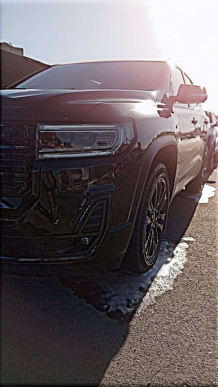 جمسي أكاديا 2023 وارد أمريكي
‏GMC Acadia 2024 

المواصفات SLT فول

محرك 4 2000 تيربو كير 9 سرعه 

المسافة المقطوعة: 34 الف ميل فقط

شاشة كبيرة

حساسات 

سبعة راكب

كشنات جلد و هيتر وتبريد و كهربائي 

 كشن السائق هزاز 

رادار أمامي وجانبي

تحديد مسار

ويل كروم 

إشارات بالمرايات و رادار

تشغيل عن بعد

صندوق كهرباء

بصمة بالأبواب

هندبريك بصمة

لايتات LED + زينون

بك لايت LED

الضرر: بنيد صبغ وجاملغ بلاادي فقط نفس اللون 

 عنوان بغداد السعر اتصل ***********
