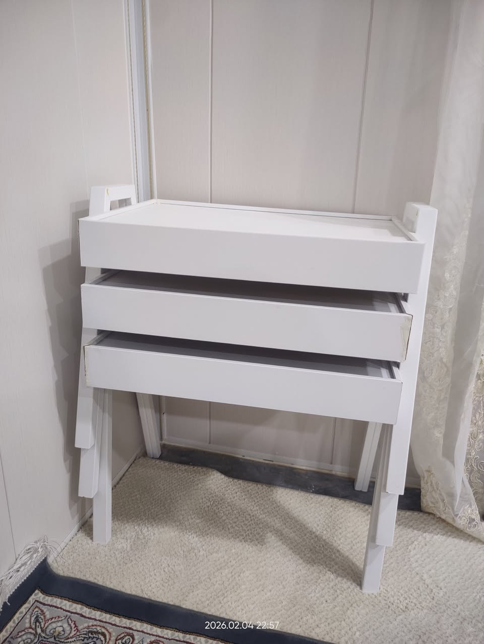 ئەم ئەشیانە بۆ فرۆشتن
هیتەری زەیتی بۆ جل وشکردنەوە
مالەکە زۆر پاکە و تازەیە
بە شەرت و فحس هیچ کیشەی نیە
...
سێ تەپلەک بۆ فرۆشتن
رەنگی سپی کراوەیە 
بە شەرت هیج نەشکاوە 
....
ناونیشان  /سمود 
ژمارە موبایل /***********
