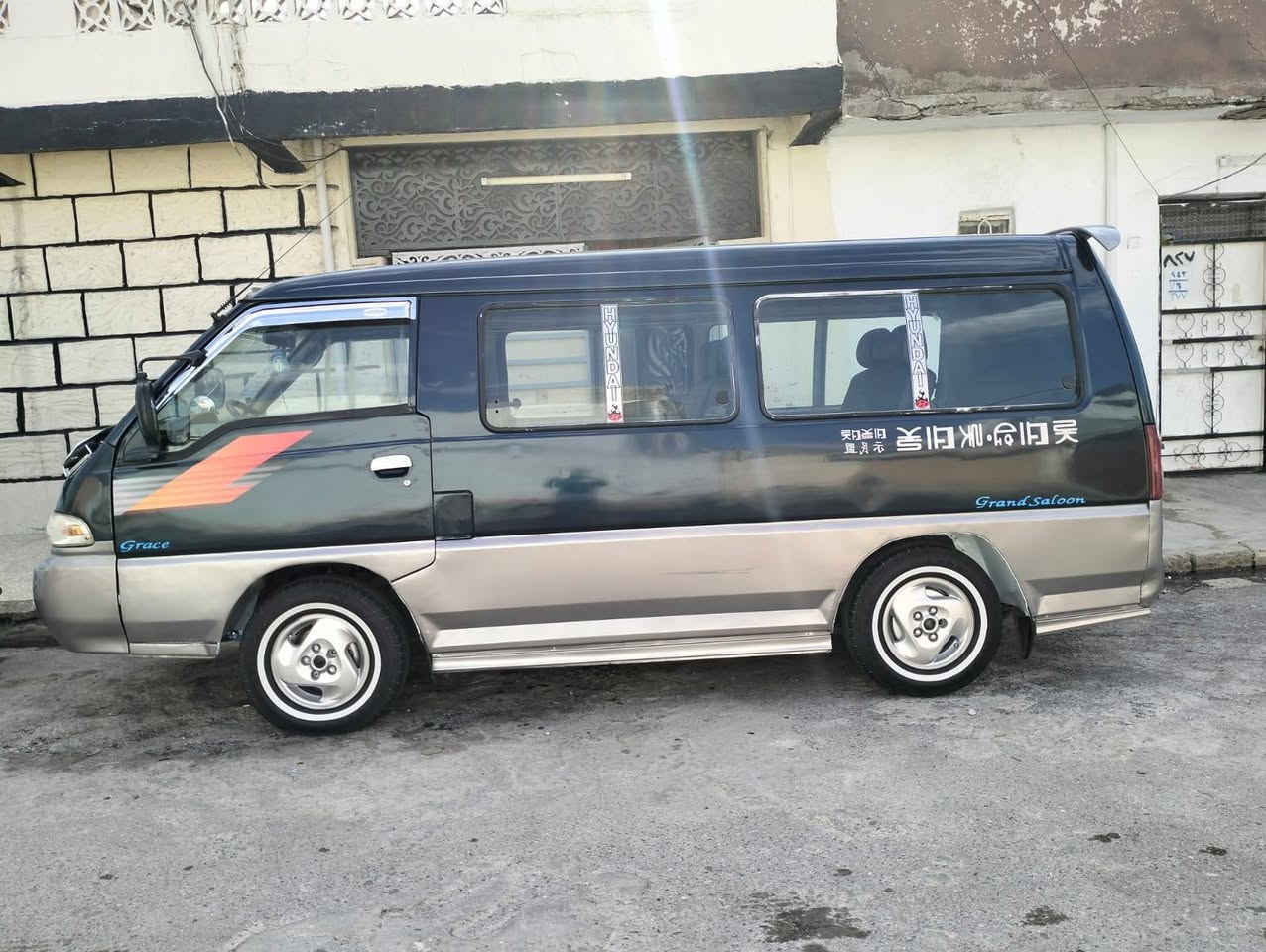 سلام عليكم هونداي لبيع موديل 96سنويه27مرور صفر  هيئه ما مسجله سياره جاهزه  مصبوغه جمالية شرط التحويل  أو وكاله مكينه مال كيه بيها بخار ***********
