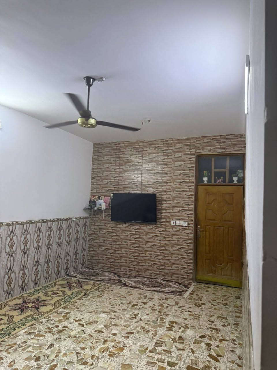 سلام عليكم 
بيت للبيع مساحه 150متر 
طابو زراعي سند 25
البلديات حي التراث الزراعي 
***********
