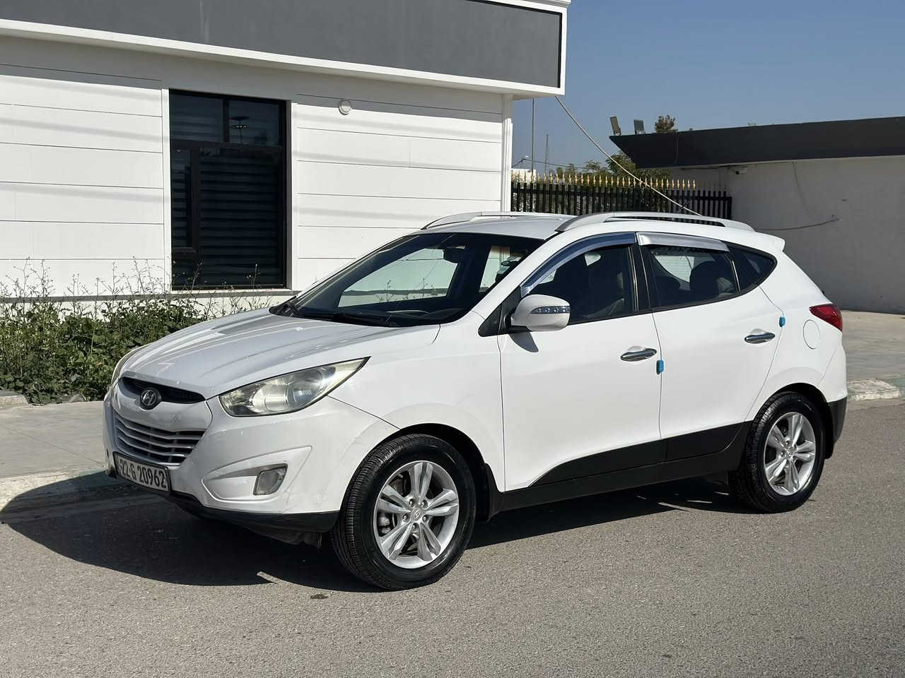 سلام عليكم  توسان 2012 خليجي 
موصفات فول ماعدا الفتحه 
باسمي سنويه جديد 2027
مابيها مصروف كامله من كل نقص 
بيها جاملغ سكن خلفي 
اشارة بلمري
كامره خلفيه
خمسه ويل كب
للأستفسار ***********
