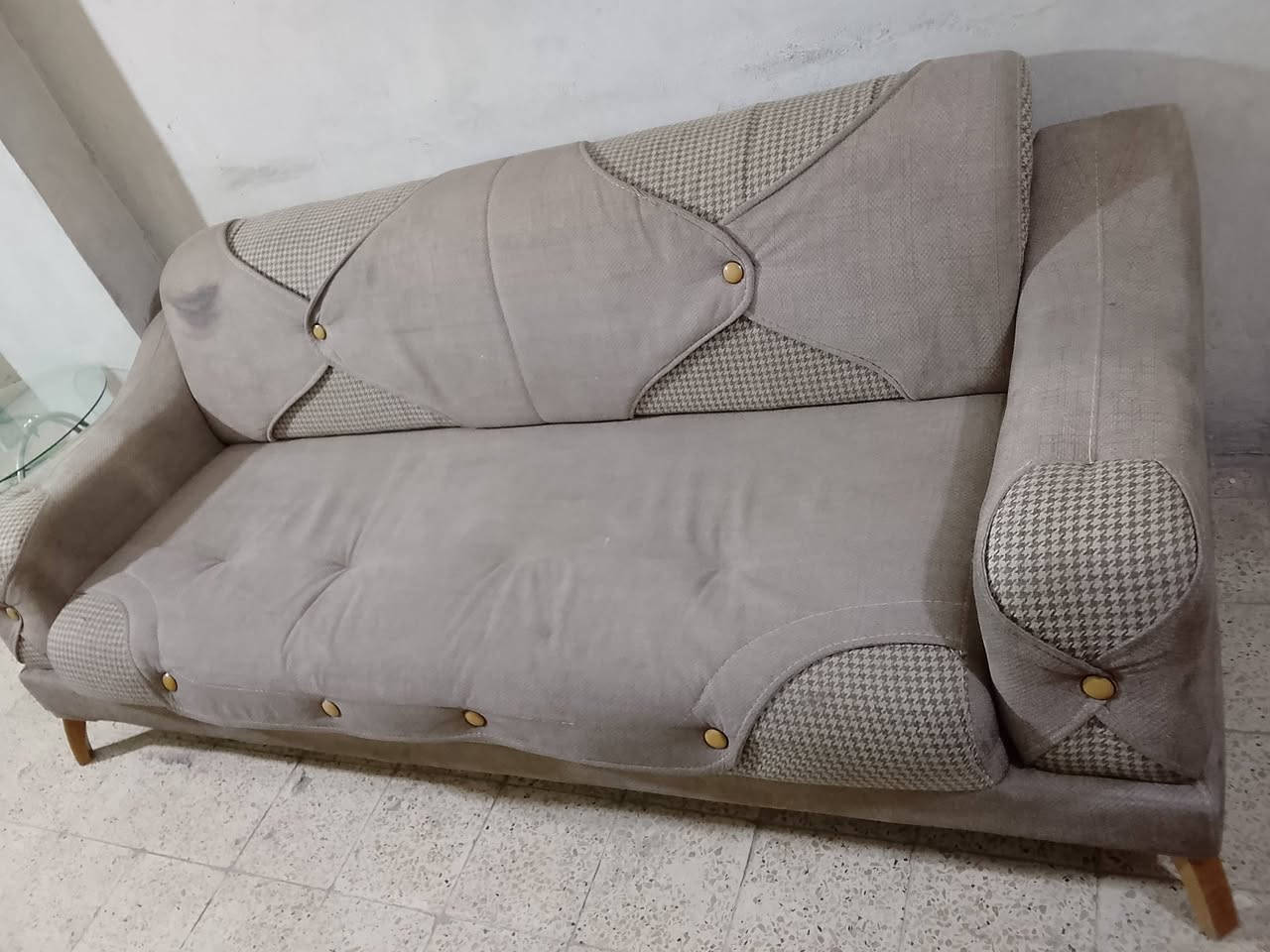 السلام عليكم تخم نظيف كلش اشتريته قبل أسبوع بس طلع جبير على الشقه ومختنكه اخذته ب٣٠٠ مكاني بغداد جديدة مقابل فالح ابو العنبة قيم بما يرضي الله 
مثل مموضح بالفيديو فقط يحتاج غسل تخم راقي والله بس جبير للأسف للتواصل واتس اب او الخاص ***********
