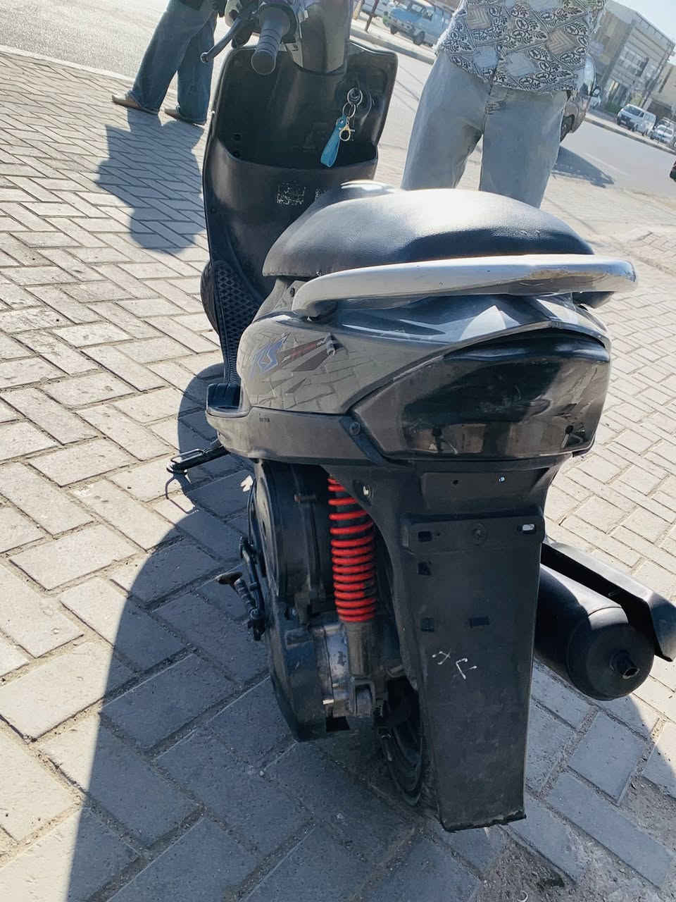 السلام عليكم ماكس عدله لبيع دراجه جاهزه بيها شحاطه مال سلف عاطله وبيها دخان بدايه التشغيل منفيسها موجود دراجه حلوه   وبيها لايت زنون السعر 400 وبيها مجال مكاني بغداد حي العامل ***********
