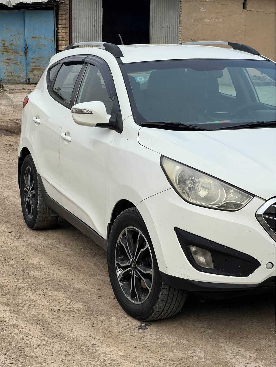 السلام عليكم توسان خليجي موديل 2012 صبغ عام مكفوله شواصي ولغود مكينه 2000 دوش صدر جديد تخم تاير جديد رقم ديالى بسمي سيارة حلوه ونضيفه 
السعر 97 ورقه وبيها مجال 
رقم الهاتف ***********
أحمد ناصر الساعدي بغداد, العراق
