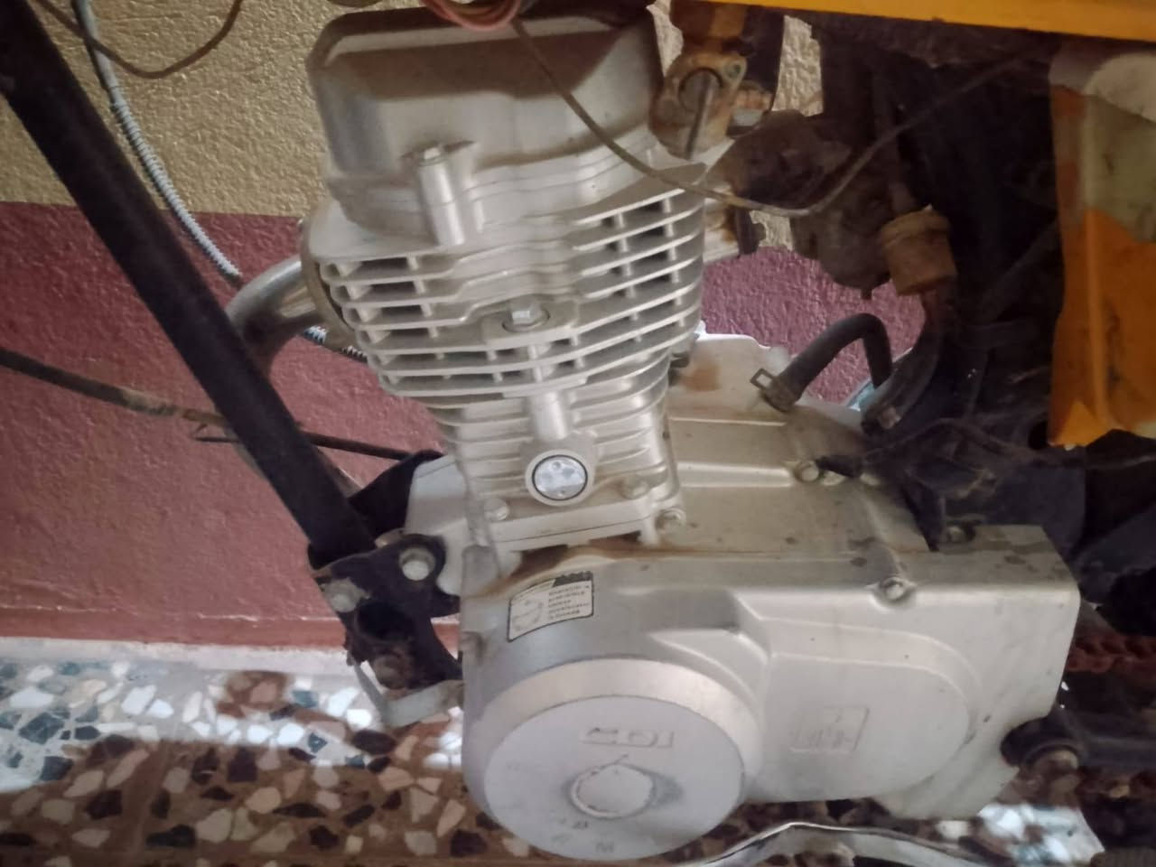 دراجه إيراني اصلي شرط مكتوب ع الشاصي شلامجه اصوليه أوراق منفيس دراجه جديده جاهزه من كلشي كير ومكينه بجيس مديل 22
السعر ٧٥٠ وبيه مجال 
***********
نجف شارع المطار
