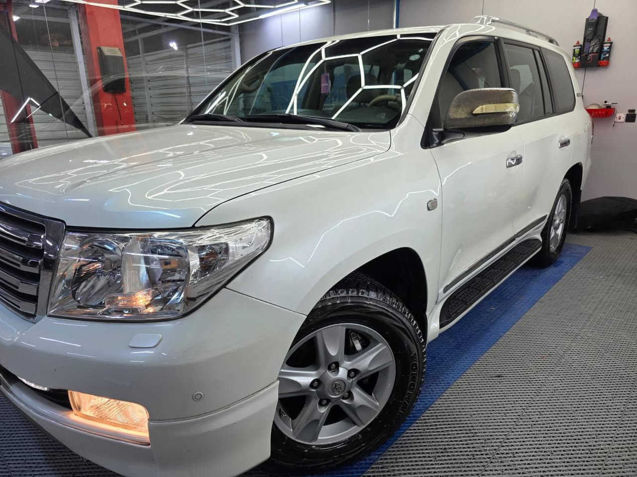 ⁨	مفخرة الارض للبيع 🏎️
لاندكروز vxr 2011 
محرك 5.7 
 اعلى فئه من انظف السيارات بهالشكل 
ماشيه 130.000 كم فقطط‼️
مغلفه ppf بالكامل 
جانلغ مبدل اثر طخه بسيطه شرط الفحص ب اي مكان بدون دواخل ‼️
شاشات 
بصمه 
كراسي جلد
زراك لايت 
فتحه 
السعر 31.000$ قابل للتفاوض 💸
***********☎️
*********** واتس 📳⁩
