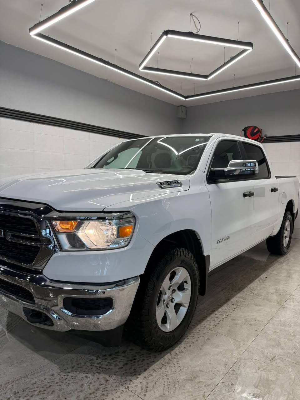 🔥 رام بك هورن – قوة وهيبة على الطريق 🔥موديل 2024 

محرك 8 سلندر 5700 سي سي
نظام eTorque الهجين – عزم أقوى واستهلاك أقل 
أداء عالي وثبات ممتاز بكل الطرق
تصميم قوي وفخم يلفت الأنظار

إذا تدور على بيك أب يجمع بين القوة والراحة… رام بك هورن اختيارك الصح 💪
بودي قصير وباب طويل المرغوب 
الصبغ جاملغ خلفي + باب خلفي وربع جاملغ كلير بجم كبس 
المكان اربيل 📍
بدون رقم تترقم جميع محافظات كردستان 
للتواصل ☎️
***********
